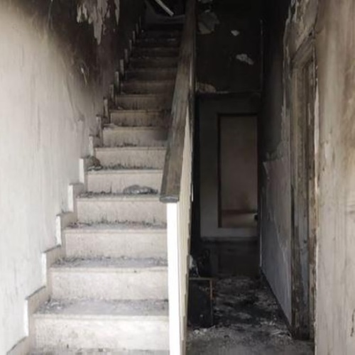 https://www.ragusanews.com/immagini_articoli/14-06-2024/da-fuoco-alla-casa-e-alla-sua-famiglia-l-arresto-500.jpg