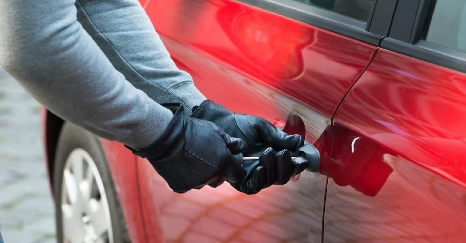 https://www.ragusanews.com/immagini_articoli/14-06-2024/tenta-di-rubare-un-auto-nella-costa-ispicese-preso-catantese-500.jpg
