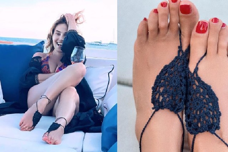 https://www.ragusanews.com/immagini_articoli/14-07-2021/barbara-d-urso-segue-il-trend-del-crochet-con-la-cavigliera-infradito-500.jpg