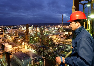 https://www.ragusanews.com/immagini_articoli/14-07-2022/la-raffineria-isab-lukoil-di-priolo-e-una-bomba-a-orologeria-280.jpg