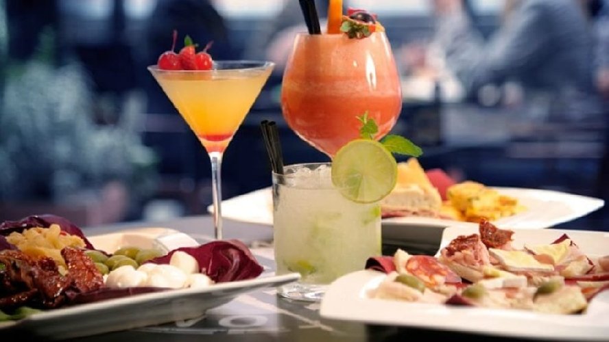 https://www.ragusanews.com/immagini_articoli/14-09-2019/dimagrire-non-rinunciando-allhappy-hour-si-puo-vediamo-500.jpg
