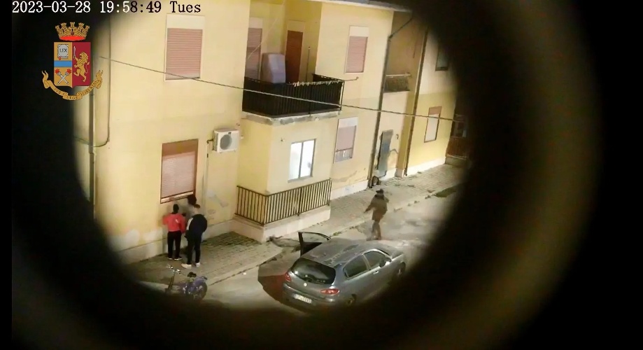 https://www.ragusanews.com/immagini_articoli/14-11-2023/una-donna-a-capo-di-un-clan-dedito-a-spaccio-di-droga-500.jpg