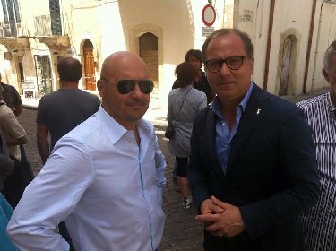 https://www.ragusanews.com/immagini_articoli/15-02-2021/il-sindaco-di-noto-si-giri-l-ultimo-episodio-del-commissario-montalbano-280.jpg