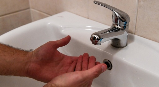 https://www.ragusanews.com/immagini_articoli/15-03-2022/prezzi-acqua-salata-poi-trasporti-e-rifiuti-nient-altro-280.jpg