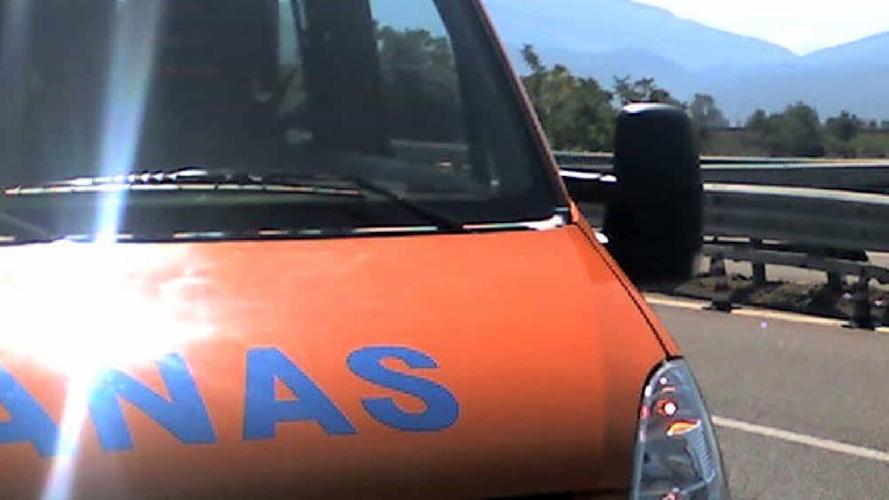 https://www.ragusanews.com/immagini_articoli/15-03-2024/scontro-tra-moto-e-camion-sulla-statale-di-caltagione-un-morto-500.jpg