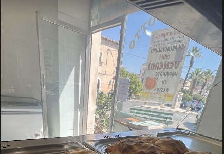 https://www.ragusanews.com/immagini_articoli/15-03-2025/furto-con-scasso-in-pescheria-in-centro-a-scicli-300.jpg