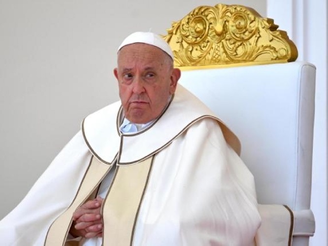 https://www.ragusanews.com/immagini_articoli/15-03-2025/papa-francesco-le-condizioni-oggi-il-pontefice-riesce-a-camminare-500.jpg