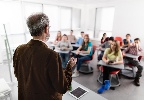 https://www.ragusanews.com/immagini_articoli/15-04-2025/abusi-sessuali-su-tre-studenti-condannato-professore-di-37-anni-100.jpg