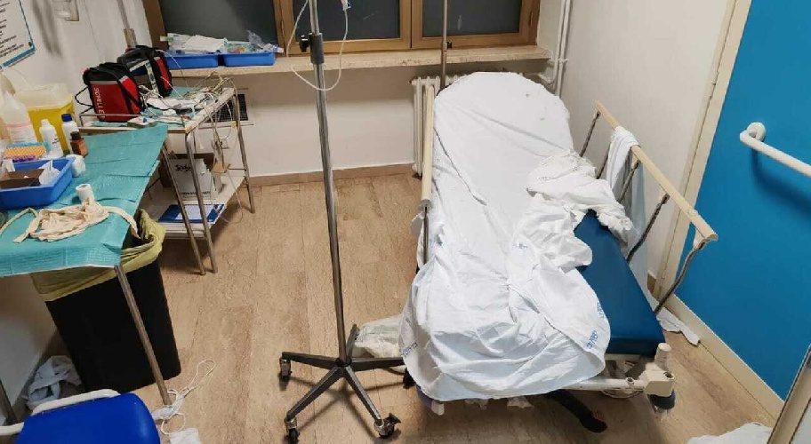 https://www.ragusanews.com/immagini_articoli/15-04-2025/botte-a-infermieri-e-carabinieri-al-pronto-soccorso-obbligo-di-firma-per-delia-500.jpg