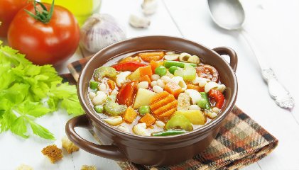 https://www.ragusanews.com/immagini_articoli/15-11-2019/dieta-minestrone-cose-consigli-su-seguirla-240.jpg