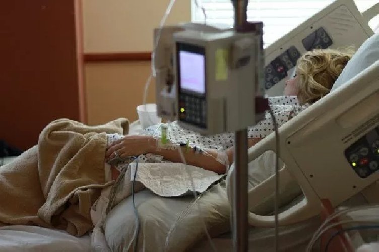 https://www.ragusanews.com/immagini_articoli/15-12-2020/covid-25enne-guarisce-e-si-riammala-in-un-mese-le-domande-aperte-dal-caso-500.jpg