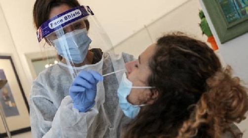 https://www.ragusanews.com/immagini_articoli/15-12-2021/tamponi-senza-autorizzazione-chiuso-locale-in-uso-a-farmacia-a-modica-280.jpg