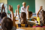 https://www.ragusanews.com/immagini_articoli/15-12-2023/la-nostra-scuola-un-contenitore-non-sempre-vivibile-di-formazione-100.jpg