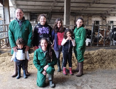 https://www.ragusanews.com/immagini_articoli/16-01-2024/1705428814-la-zootecnia-campo-a-ragusa-un-azienda-che-si-tinge-di-rosa-1-300.jpg