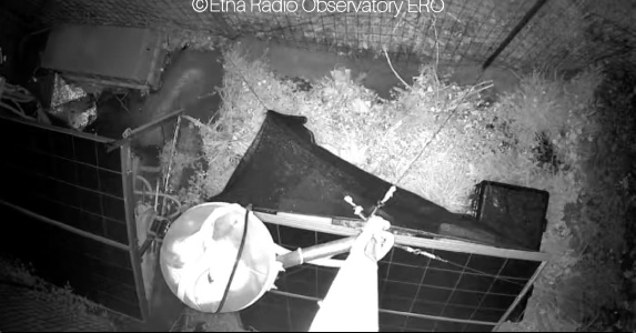 https://www.ragusanews.com/immagini_articoli/16-04-2025/terremoto-nel-mar-jonio-una-telecamera-di-videosorveglianza-sull-etna-riprende-il-momento-scossa-300.jpg