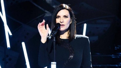 https://www.ragusanews.com/immagini_articoli/16-05-2022/laura-pausini-dieta-dimagrita-di-16-chili-come-ha-fatto-a-perdere-peso-280.jpg