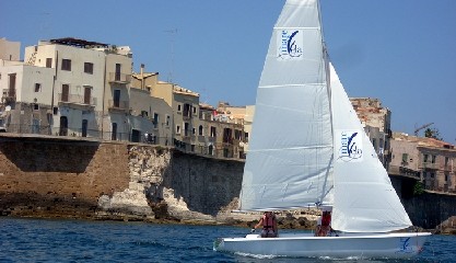 https://www.ragusanews.com/immagini_articoli/16-06-2020/la-federazione-vela-premia-i-suoi-campioni-240.jpg