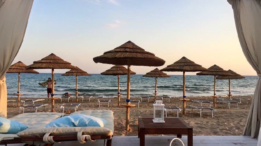 https://www.ragusanews.com/immagini_articoli/16-06-2021/1623847085-porto-ulisse-beach-riapre-all-insegna-della-leggerezza-3-500.jpg