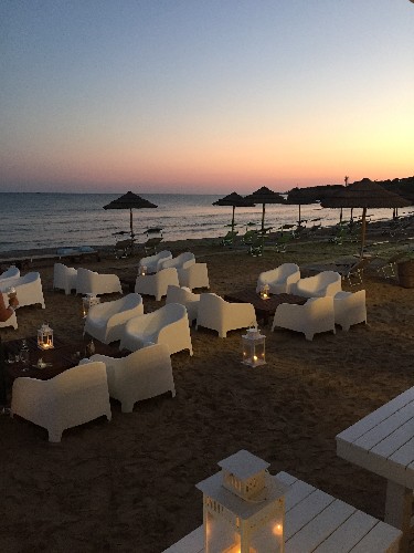 https://www.ragusanews.com/immagini_articoli/16-06-2021/1623847142-porto-ulisse-beach-riapre-all-insegna-della-leggerezza-4-500.jpg