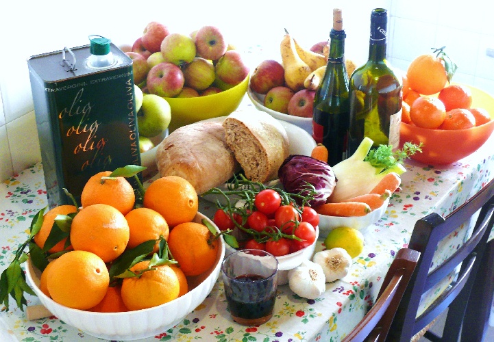 https://www.ragusanews.com/immagini_articoli/16-06-2022/dieta-mediterranea-il-menu-settimanale-da-seguire-per-perdere-peso-500.jpg