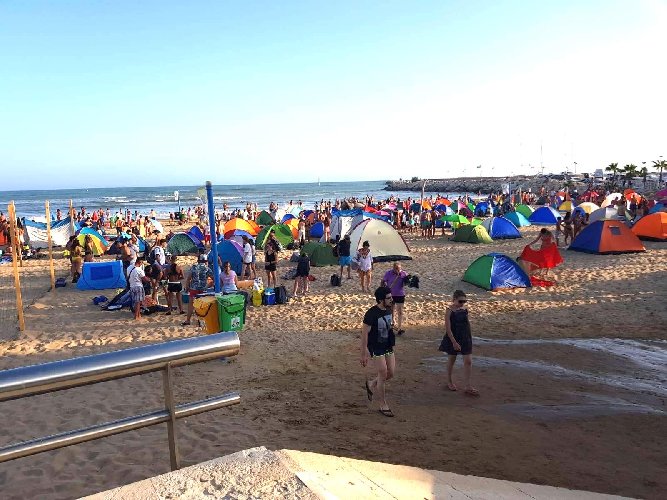 https://www.ragusanews.com/immagini_articoli/16-08-2019/1565970850-la-tendopoli-di-ferragosto-a-marina-di-ragusa-1-500.jpg