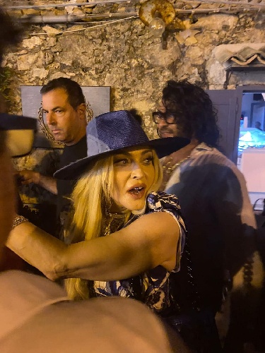https://www.ragusanews.com/immagini_articoli/16-08-2022/madonna-a-passeggio-a-marzamemi-i-video-500.jpg