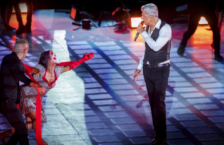 https://www.ragusanews.com/immagini_articoli/16-09-2018/spettacolo-claudio-baglioni-arena-verona-500.png