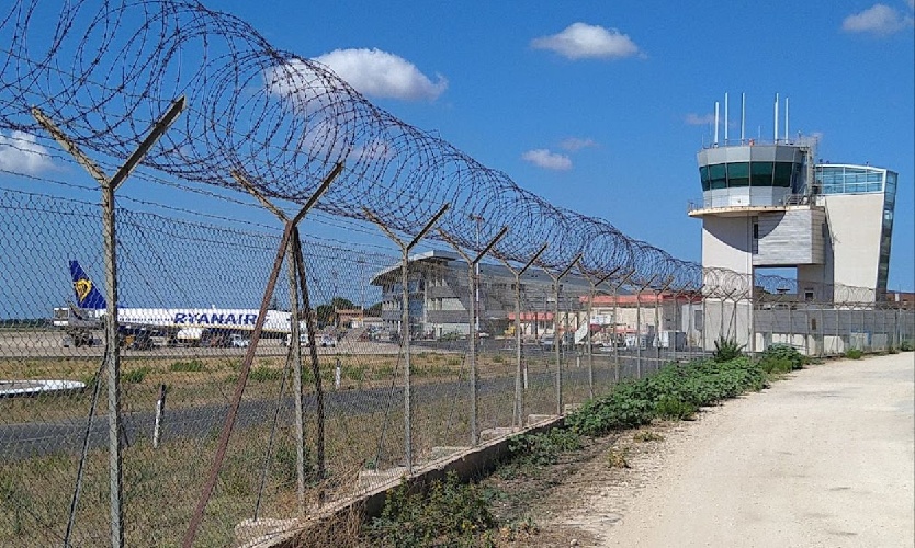 https://www.ragusanews.com/immagini_articoli/16-09-2022/aeroporto-catania-comiso-in-vendita-al-pio-la-torre-tramonta-pure-il-cargo-500.jpg