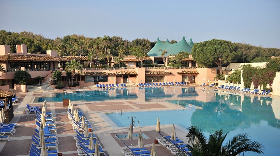 https://www.ragusanews.com/immagini_articoli/16-09-2022/il-club-med-lascia-kamarina-500.jpg