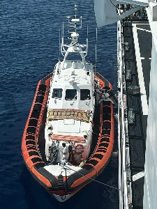 https://www.ragusanews.com/immagini_articoli/16-09-2023/donna-incinta-di-22-anni-si-sente-male-soccorsa-in-mare-300.jpg