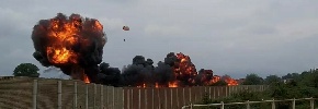 https://www.ragusanews.com/immagini_articoli/16-09-2023/incidente-frecce-tricolori-a-torino-il-video-aereo-che-cade-e-si-incendia-100.jpg