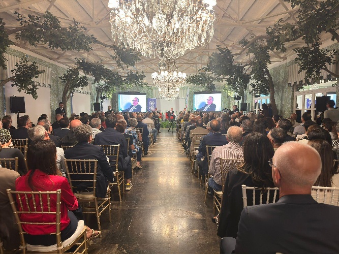 https://www.ragusanews.com/immagini_articoli/16-10-2023/1697471885-gepolitica-e-rotte-economiche-a-ragusa-confromnto-con-magri-e-bini-smaghi-1-500.jpg
