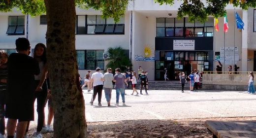 https://www.ragusanews.com/immagini_articoli/16-12-2021/obbligo-vaccinale-nelle-scuole-ragusane-meta-dei-no-vax-e-in-malattia-280.jpg