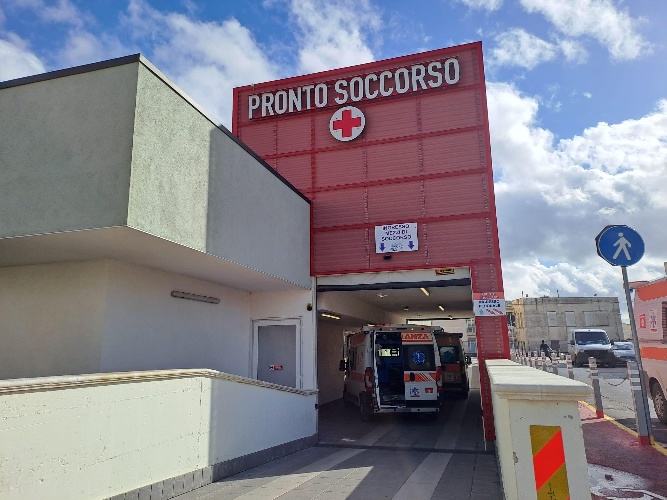 https://www.ragusanews.com/immagini_articoli/16-12-2024/vittoria-l-ospedale-guzzardi-si-rinnova-in-arrivo-una-risonanza-magnetica-500.jpg