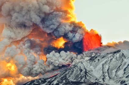 https://www.ragusanews.com/immagini_articoli/17-02-2021/il-risveglio-dell-etna-il-vulcanologo-spiega-cosa-e-successo-foto-video-280.jpg