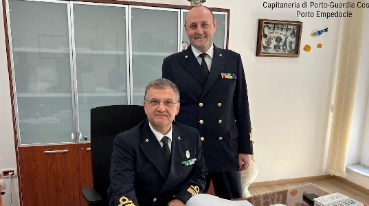 https://www.ragusanews.com/immagini_articoli/17-04-2025/direzione-marittima-sicilia-est-macauda-nuovo-comandante-300.jpg