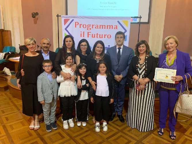 https://www.ragusanews.com/immagini_articoli/17-06-2019/premio-a-roma-per-la-scuola-portella-ginestra-500.jpg