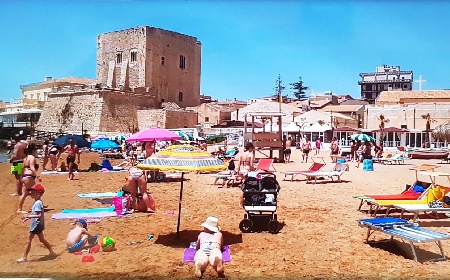https://www.ragusanews.com/immagini_articoli/17-06-2021/vacanze-2021-9-famiglie-su-10-restano-in-italia-sicilia-al-top-280.jpg