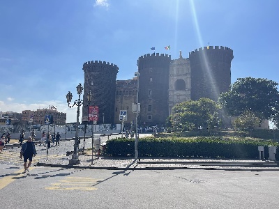 https://www.ragusanews.com/immagini_articoli/17-06-2024/1718625522-napoli-il-maschio-e-la-venere-la-cultura-ha-battuto-la-microcriminalita-1-300.jpg