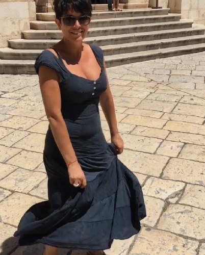 https://www.ragusanews.com/immagini_articoli/17-07-2021/marianna-aprile-da-noto-a-punta-ciriga-passando-per-ragusa-ibla-500.jpg