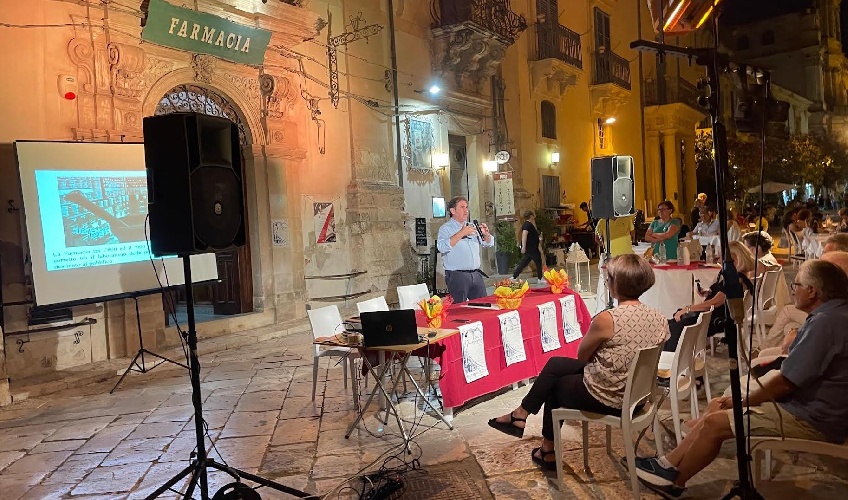 https://www.ragusanews.com/immagini_articoli/17-07-2022/1658080755-da-speziale-a-farmacista-l-antica-farmacia-cartia-compie-120-anni-2-500.jpg