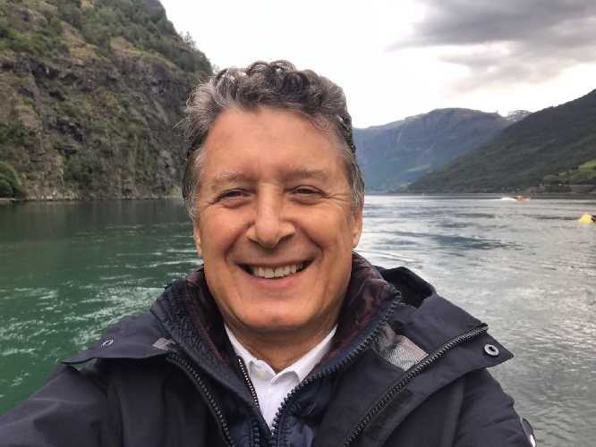 https://www.ragusanews.com/immagini_articoli/17-07-2022/sanita-il-giallo-del-concorso-del-dottore-vincenzo-calabrese-500.jpg