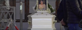 https://www.ragusanews.com/immagini_articoli/17-11-2024/una-bara-bianca-camera-ardente-per-margaret-spada-100.jpg