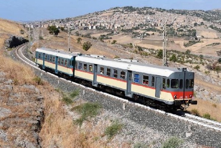 https://www.ragusanews.com/immagini_articoli/18-02-2022/via-al-potenziamento-della-linea-ferroviaria-siracusa-ragusa-500.jpg