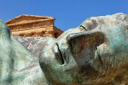 https://www.ragusanews.com/immagini_articoli/18-03-2021/covid-sicilia-11-comuni-in-red-zone-e-altri-15-con-le-scuole-chiuse-280.jpg