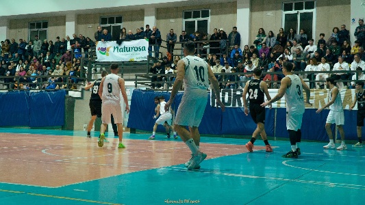 https://www.ragusanews.com/immagini_articoli/18-04-2024/basket-semifinale-play-off-dr1-sicilia-sconfitta-la-meerkat-scicli-300.jpg