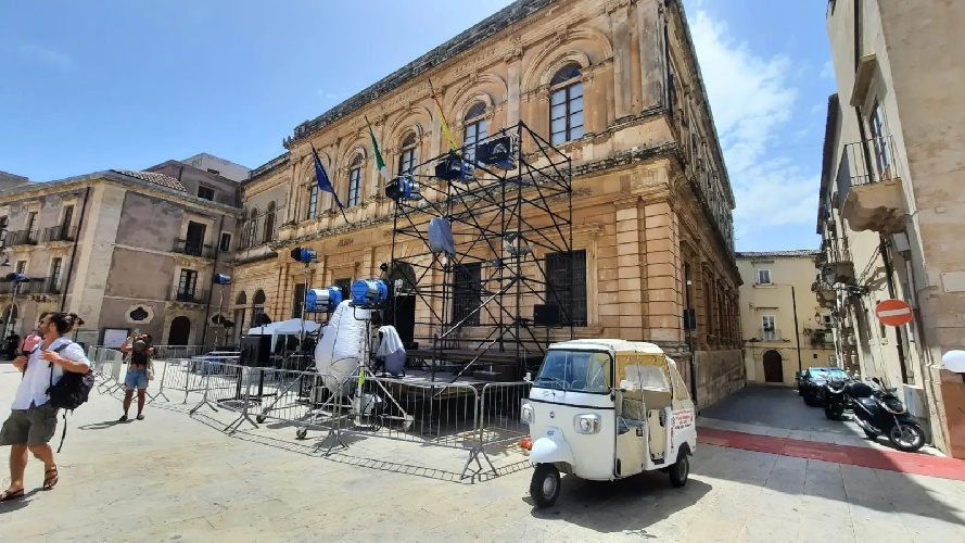 https://www.ragusanews.com/immagini_articoli/18-07-2022/dolce-gabbana-sicilia-10-anni-dopo-cosa-resta-dello-show-500.jpg