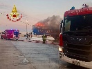 https://www.ragusanews.com/immagini_articoli/18-07-2024/catania-container-con-batterie-al-litio-va-a-fuoco-al-porto-100.jpg