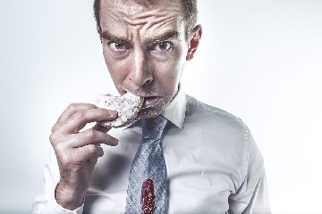https://www.ragusanews.com/immagini_articoli/18-10-2019/attacchi-di-fame-resistere-per-non-compromettere-la-dieta-240.jpg
