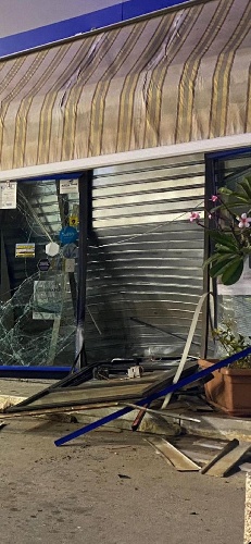 https://www.ragusanews.com/immagini_articoli/18-11-2023/tentato-furto-in-tabaccheria-a-marina-di-ragusa-a-colpi-di-ariete-500.jpg
